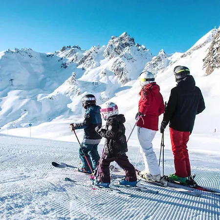 Confortable 2 Pieces, Skis Aux Pieds, Proche Commerces - Fr-1-182a-23 Courchevel